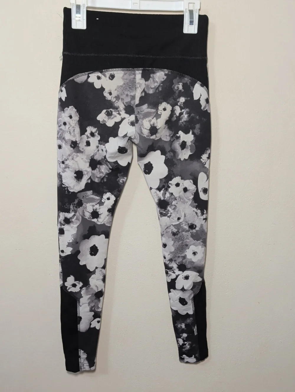 Justice Black + White Floral Leggings Sporty Athleisure Comfy Girls Size 10